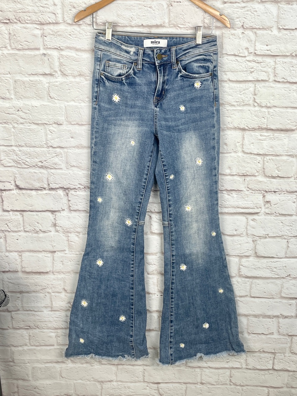 Mica Daisy Flower Embroidered Flare Bell-bottom Light Wash Jeans Size 25